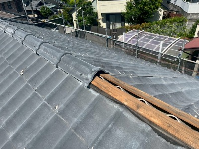 【京田辺市】台風シーズンが来る前に！経年劣化した軽量瓦の葺き替えで安心①